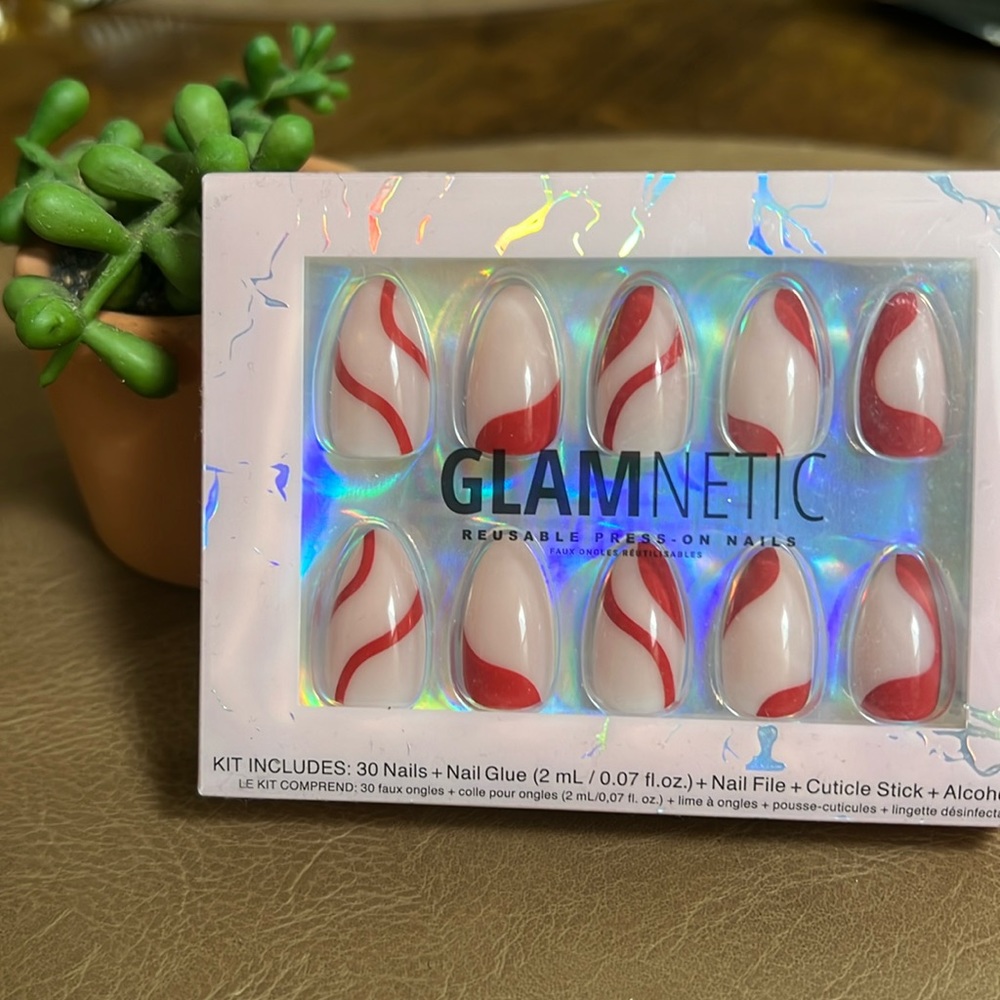NEW Glamnetic Reusable Press-On Nails